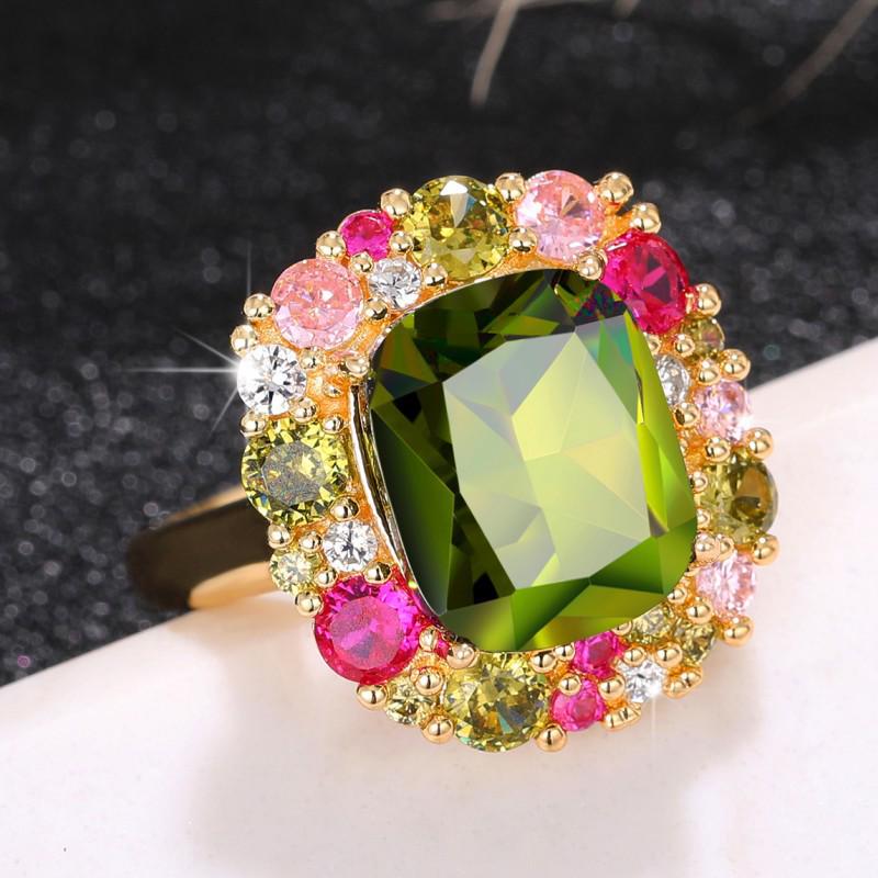 Huitan Luxury Emerald Princess Ring - Elegant Retro Forest Design