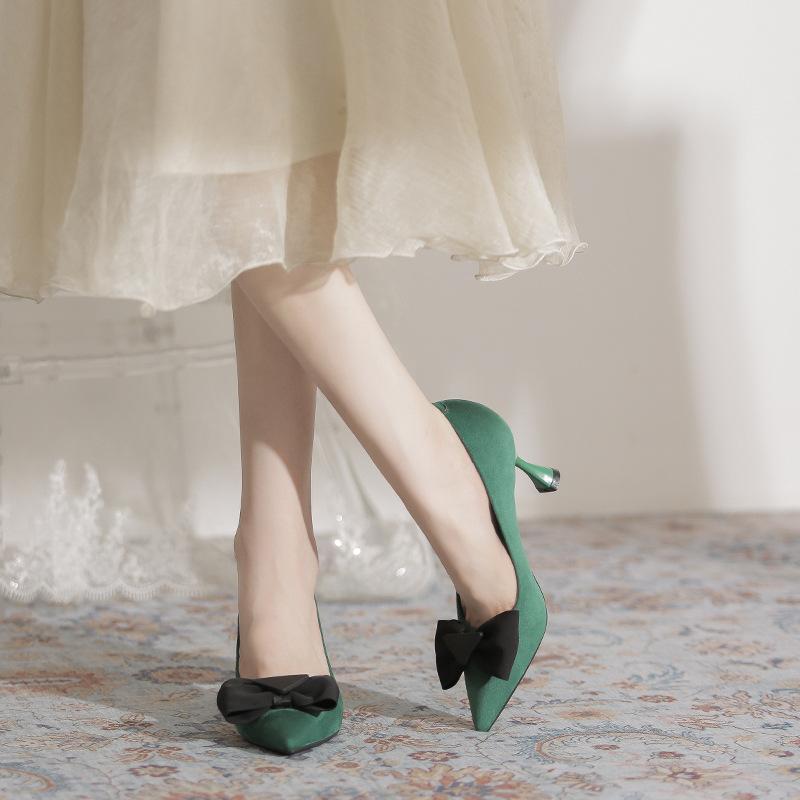 8362-15 Sweet wind triangle bow contrasting single shoes autumn 2025 new French high heels women
