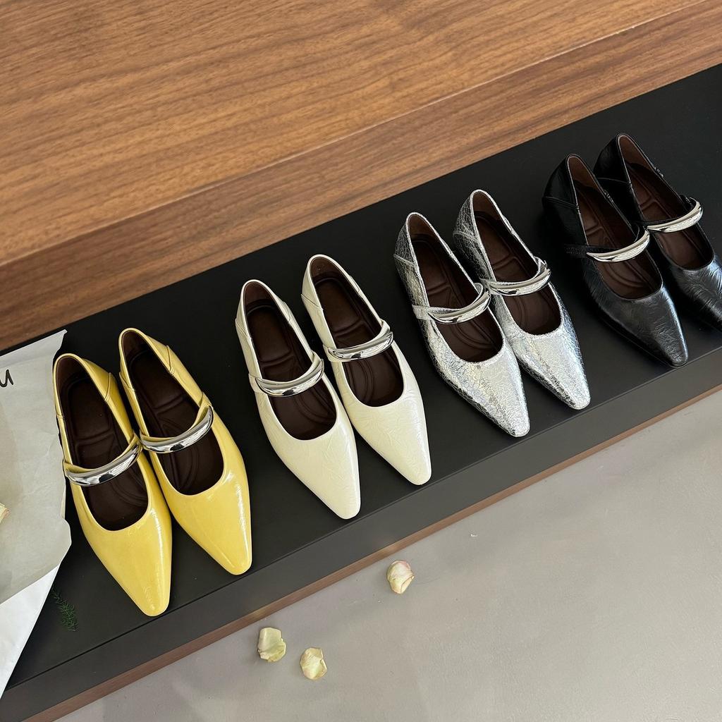 Xiaoxiangfeng inner height increase pointed Mary Jane shoes women's shoes 2025 spring and summer shallow mouth with skirt gentle evening single shoes