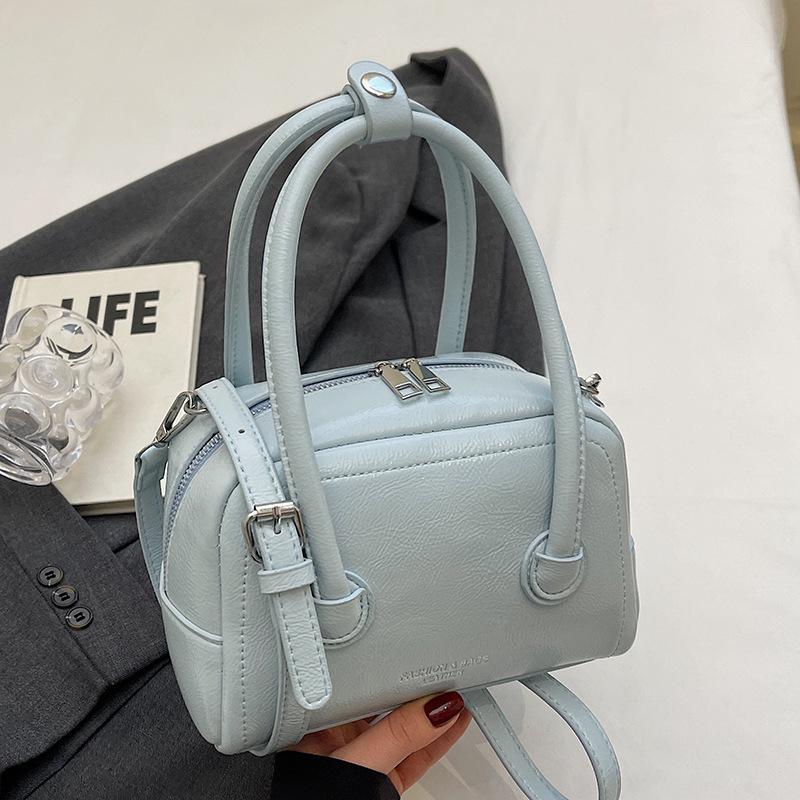 Summer new fashion simple style Korean version sweet portable pillow bag high sense versatile commuter messenger women's bag