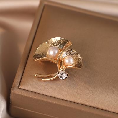 High-end Ginkgo Leaf Brooch with A Sense of Sophistication and Light Luxury, Anti-glare Clasp, Clothing Accessory Pin