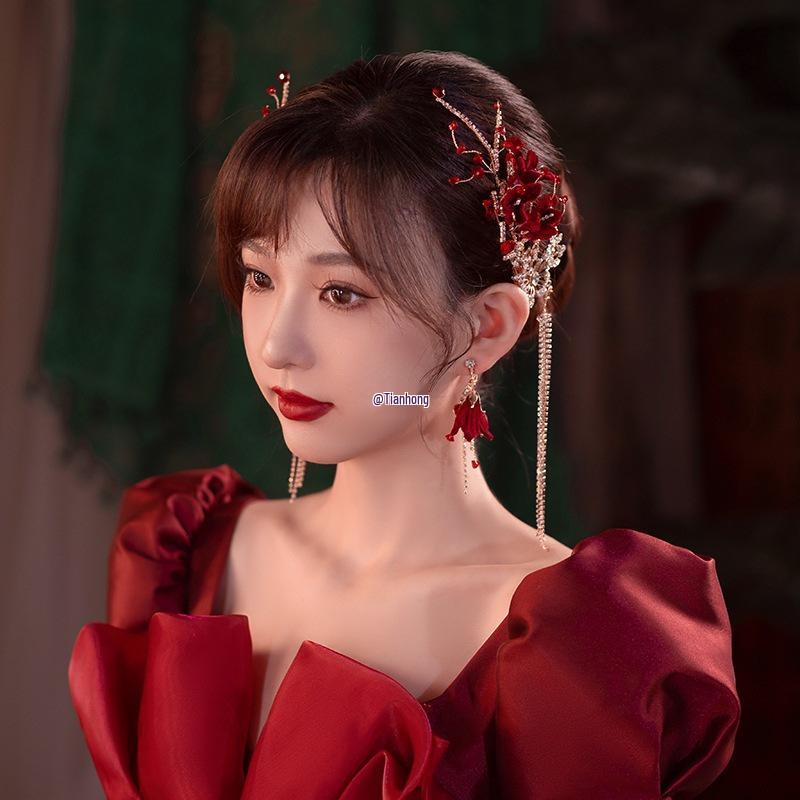 Wine Red Bridal Gown Earring Set with Rhinestone Tassel Headpiece, Flower Hair Clips, and Chinese Toasting Dress Accessories.