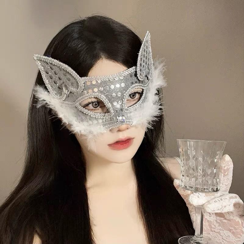 Halloween mask costume party with makeup costume-cosmetically transformed face mask, costume accessories,half-face lace-edged feather headpiece,mask