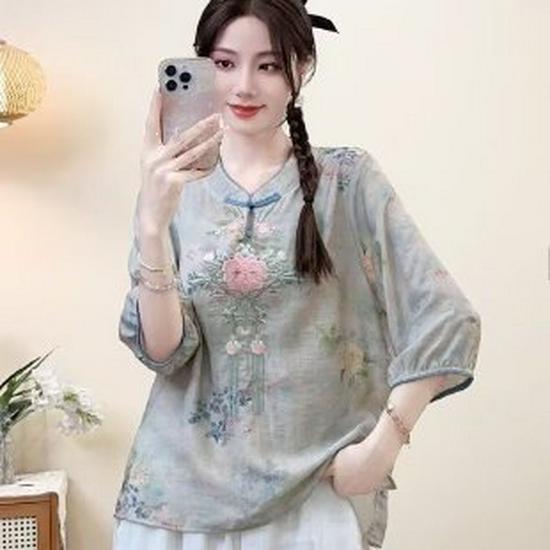 

Trendy Spring Floral Round Neck Top for Moms, 3/4 Sleeve, Perfect for Women 50+. 3XL