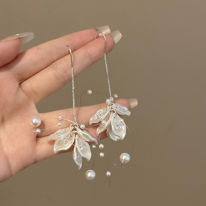 Super Fairy Gentle Flower Pearl Tassel Earrings Feminine Temperament Versatile Design Niche Fairy Style High-end Ear Accessories