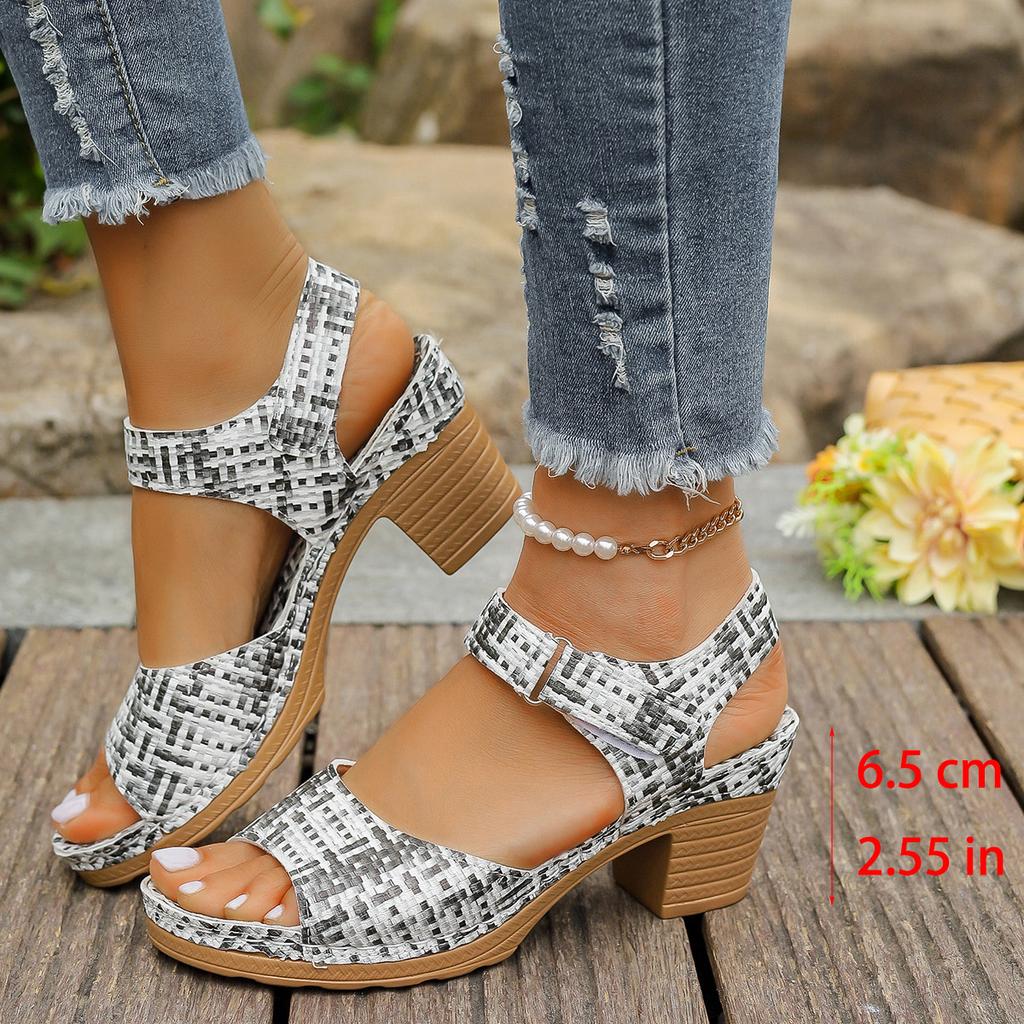 Large size thick high-heeled sandals for women in the summer of 2025, the new TEUM explosion, light outer sandals for women