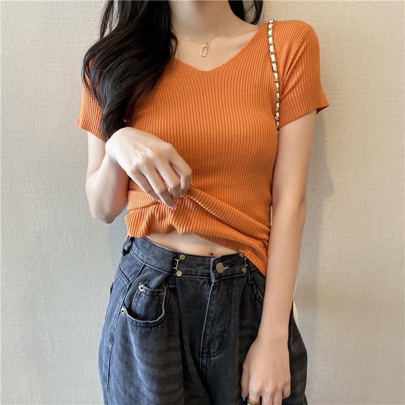 Dámské žluté pletené tričko s krátkým rukávem a výstřihem do V ve stylu léto 2025 – Jedinečný a stylový design