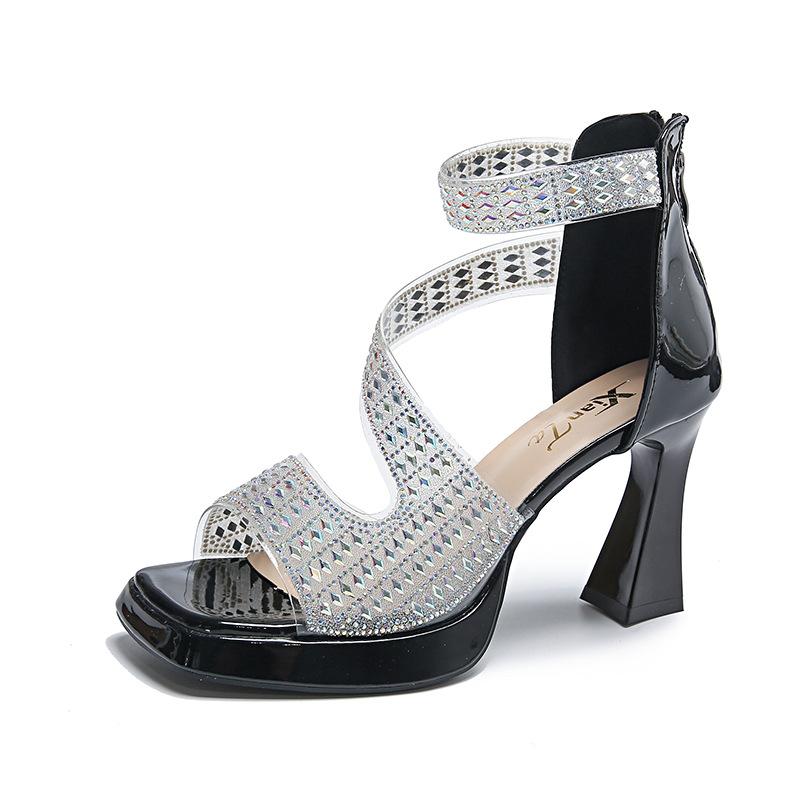 

Французский толстый каблук водонепроницаемый стол высокие каблуки женская юбка 2025 популярные летние новые темперамент толстая подошва с открытым носком сандалии 39 чёрный