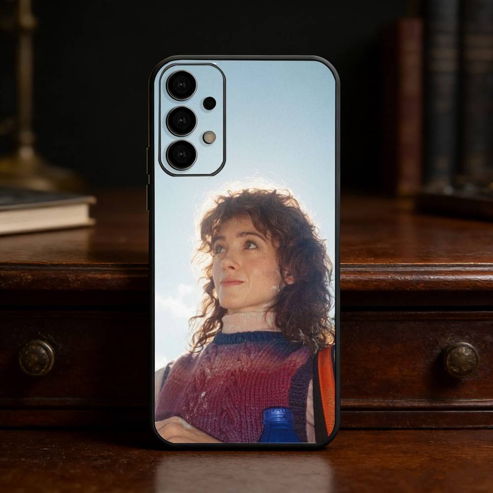 Retro Chic Vibe Natalia Dyer Phone Case For Samsung S25,S24,S21,S22,S23,S30,Ultra,S20,Plus,Fe,Lite Black Shell