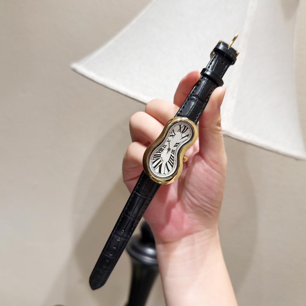 Y2K Alien Uhren für Damen Herren Schmelz-Twist-Uhr Römische Zifferblatt Unregelmäßige Form Wasserdichte Quarz-Armbanduhr