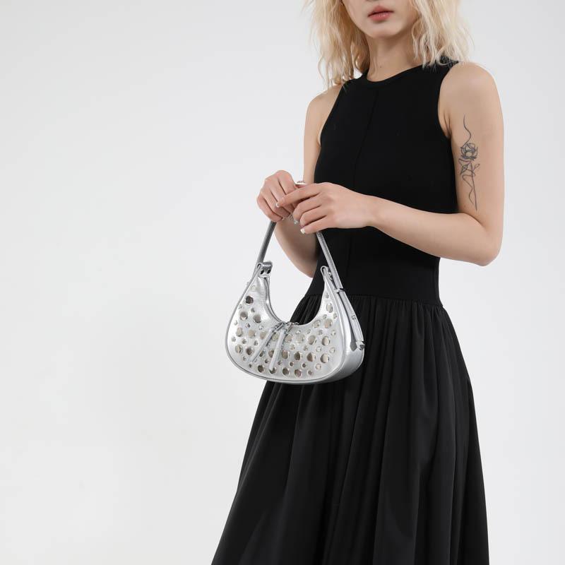 Rivet Underarm Bag Spring Summer 2025 New Korean Edition Fashion Niche Shoulder Bag Casual Ladies Versatile Dumpling Bag