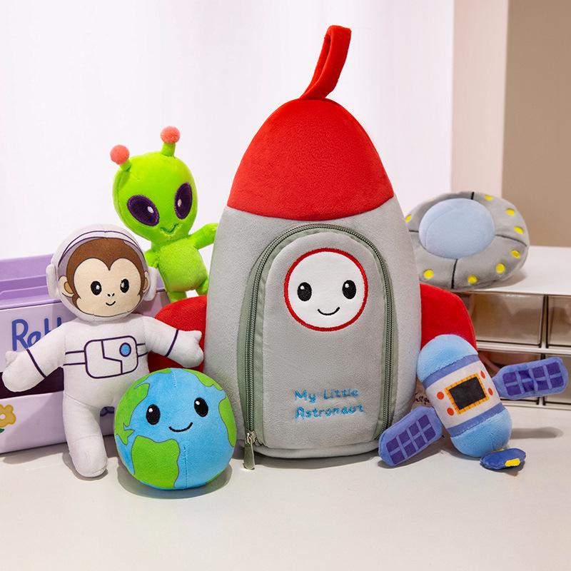 

Play House Plush Doll Set for Parent-Child Interaction and Kindergarten Role-Playing 5 Small Dolls + Handbag