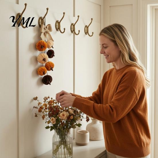 Dekorativer Kranz für Hochzeit Thanksgiving Kürbiskranz, Künstliches Samtornament, Herbsternte Hängende Tropfenform Floraler Girlande mit Jute-Schleife Vorne