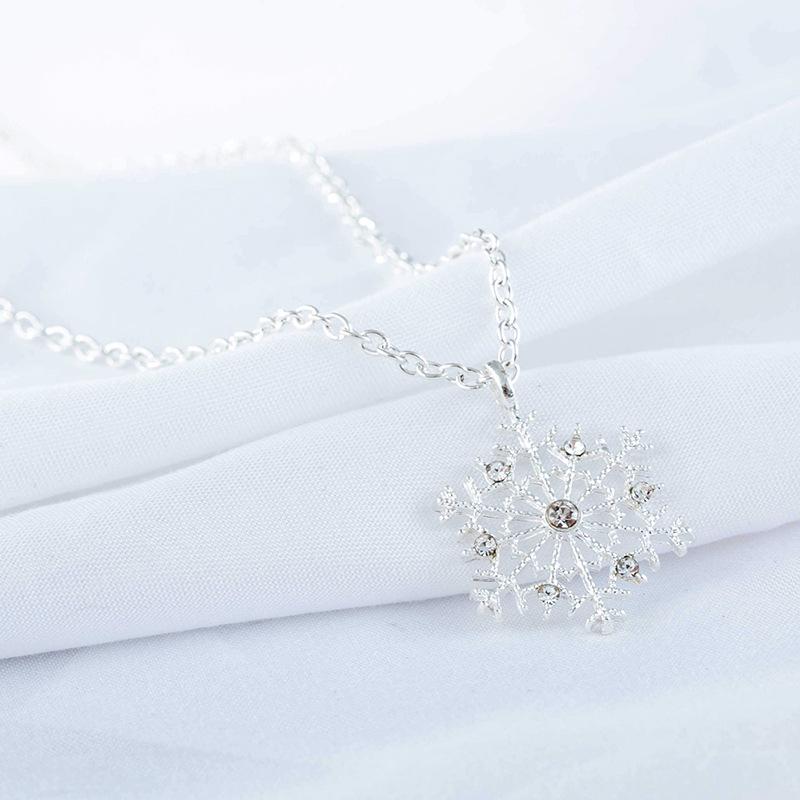Korean Snowflake Rhinestone Necklace - Silver-Plated Short Pendant Chain, Perfect Christmas Gift