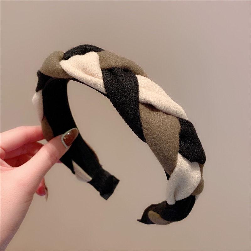 Hepburn Style Knitted Fishtail Braid Wide-Brimmed Headband for Women - Versatile and Elegant Hair Accessory