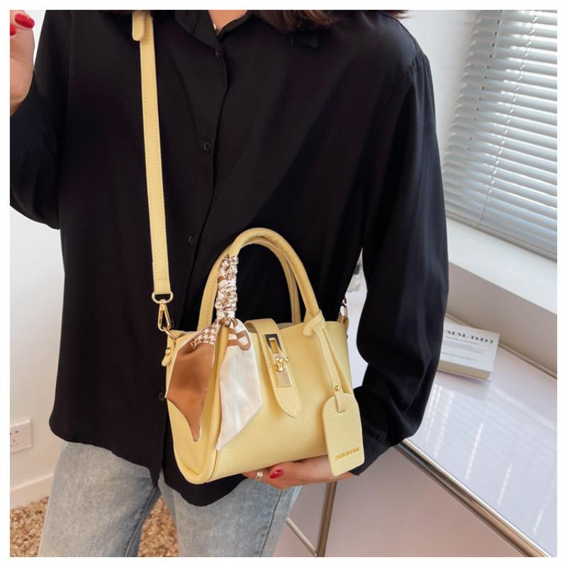 Spring New High Quality Women's Shoulder Bag Trendy Autumn Winter Vegetable Basket Ladies Small Fragrance Crossbody Bag Fashion Buckle Bucket Bag
