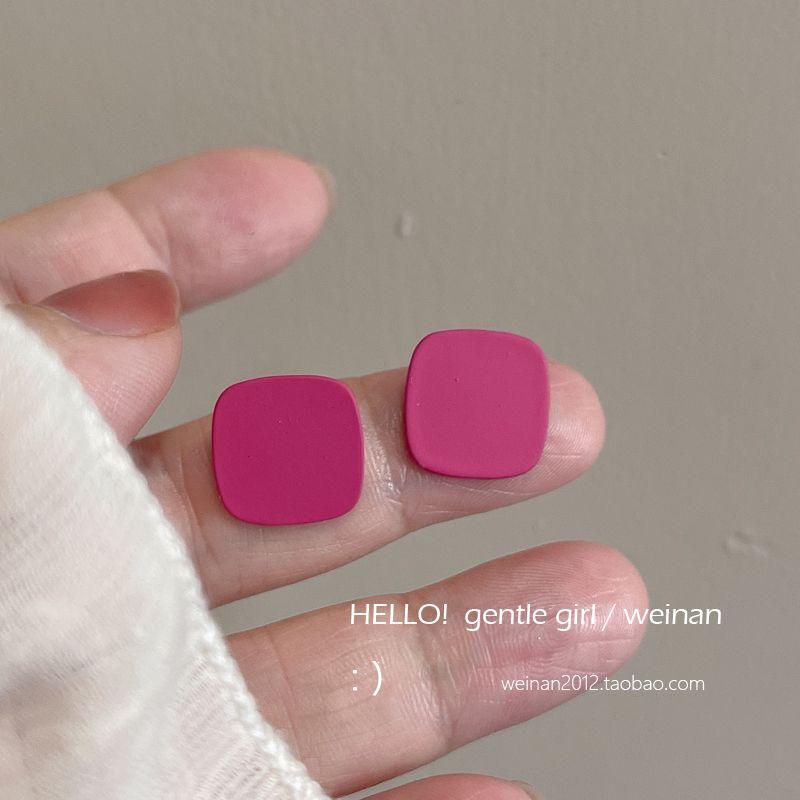 

Summer Fresh Rose Red with Squares Geometric White Face Slimming Earrings Earrings Girlish Style Eardrop Jewelry Elegant A pair of stud earrings
