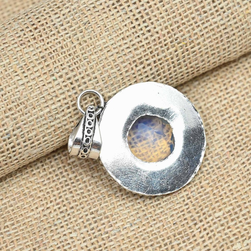 Bezaubernder milchiger Opal-Edelstein aus 925er Sterlingsilber, Hochzeitsgeschenk für Anhängerschmuck