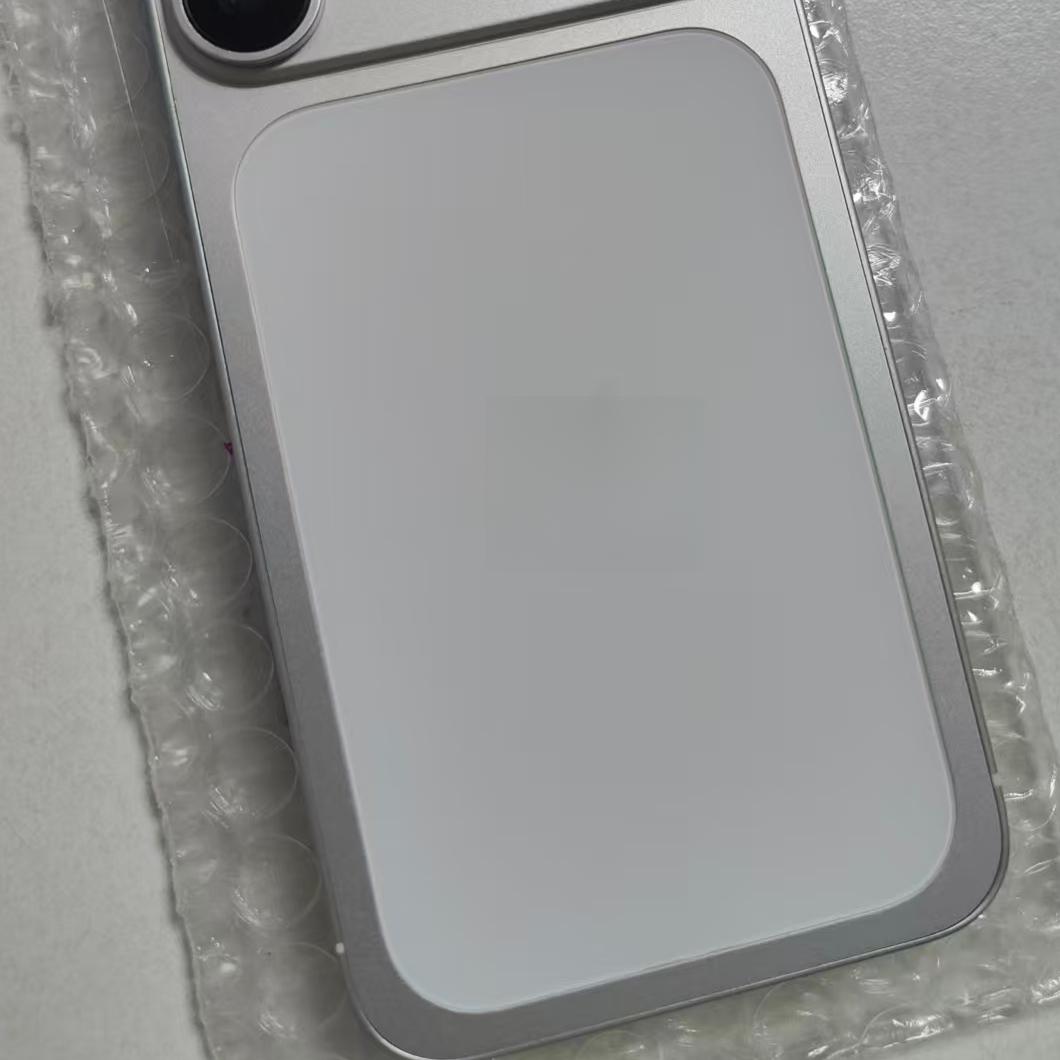 Pilnībā salikts plāns DIY korpuss iPhone