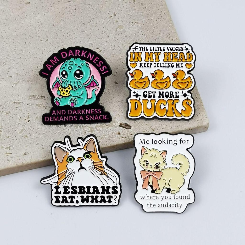 Cute Cartoon Cat Brooch with Bow Badge for Backpack & Clothing Decoration