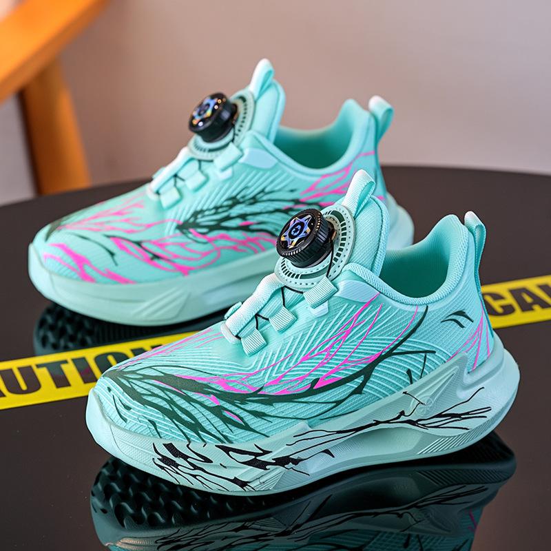 

Кроссовки с вращающейся пряжкой для мальчиков, легкие беговые кроссовки для учеников начальной школы, летняя новинка 2025 года, детская обувь синего цвета 28