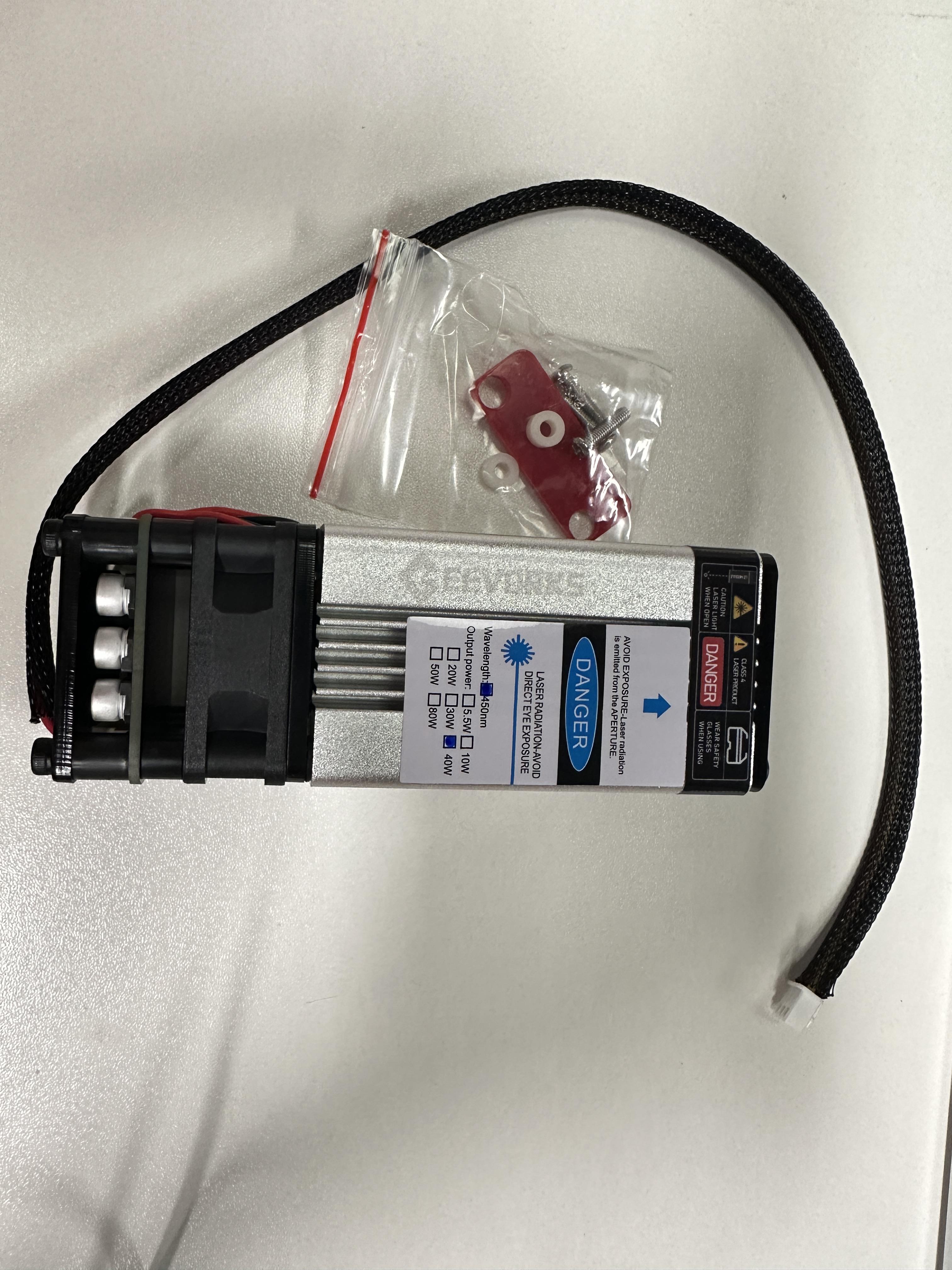 

Лазерний модуль Geevorks 5,5 Вт, 450 нм, гравіруюча лазерна головка, регульована фокусна відстань, висока точність 40W срібний