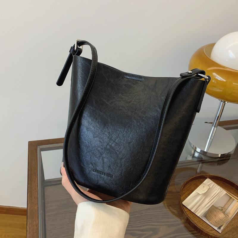 

Новая женская сумка 2024 года, популярная сумка-ведро, осенне-зимняя универсальная ретро-сумка высокого класса для женщин через плечо