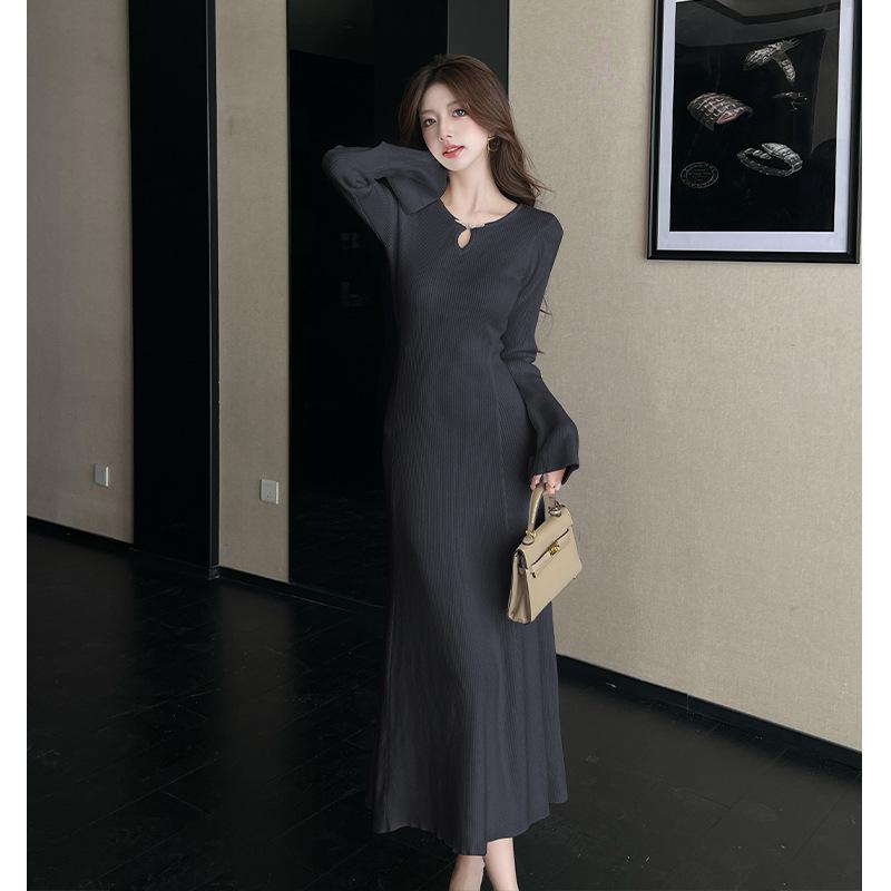 

Elegant Bell Sleeve Bodycon Knit Dress and Coat - New Chinese Style for Women, Autumn Winter Collection One Size