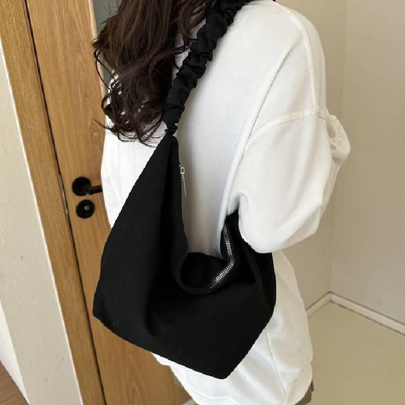 Fashionable Simple Canvas Tote Bag Large Capacity Shoulder Bag Stylish Versatile Underarm Dumpling Bag For Fall And Winter 2023