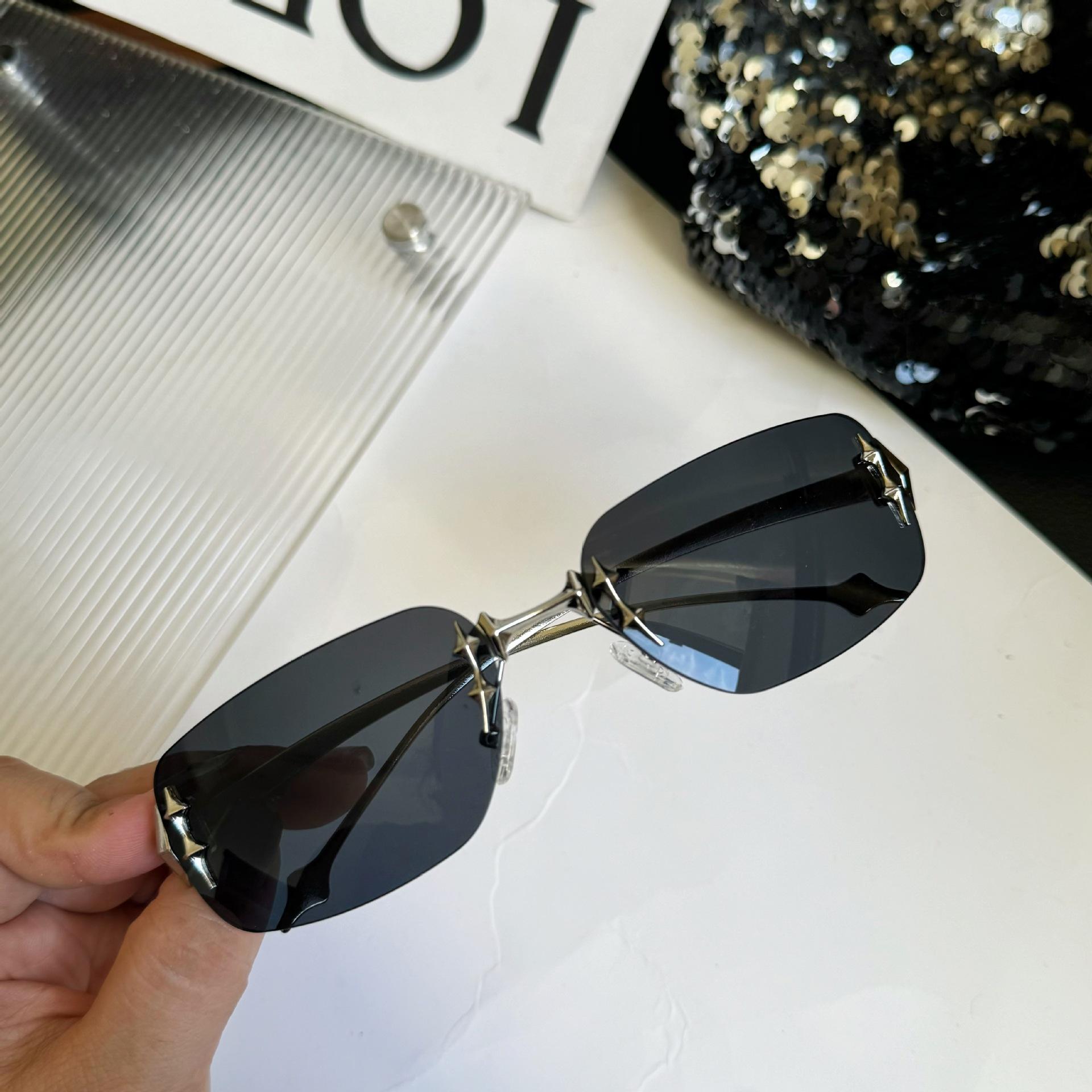 

Y2K Vintage Rimless Square Sunglasses Women For Men Luxury Brand Designer Sun Glasses Punk Popular Hip Hop Rivet Star Shades 1PC