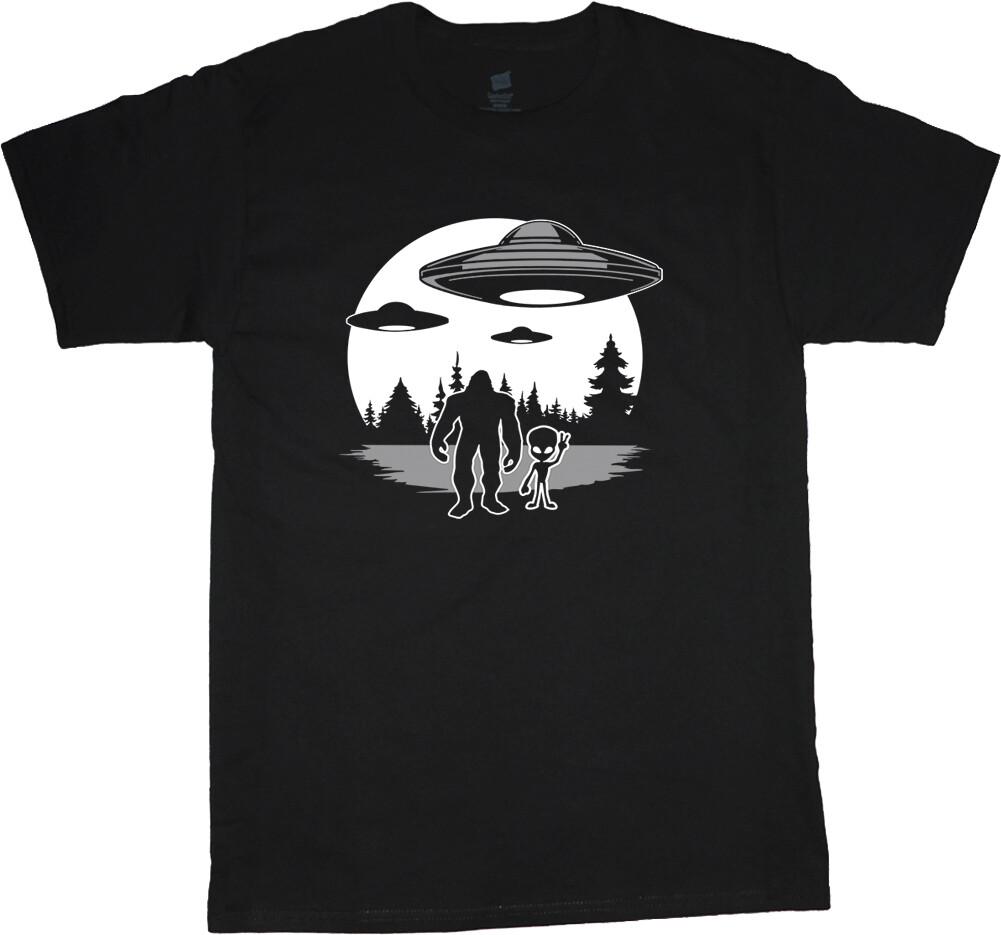 Sasquatch T-shirt Funny Bigfoot Alien Peace Sign Mens Graphic Tees L