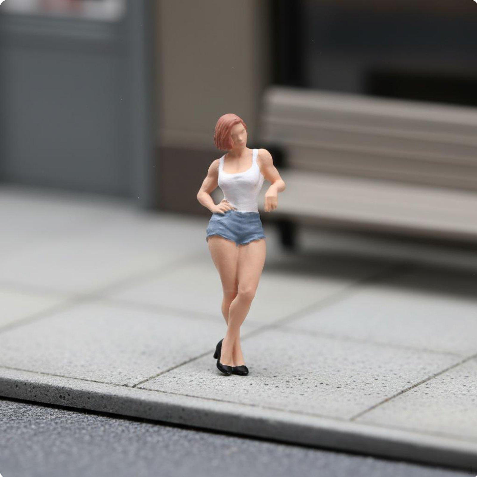 1:64 Scale Female Figure Resin Material HandHandPainted Figurine Highly Detailed Muscular