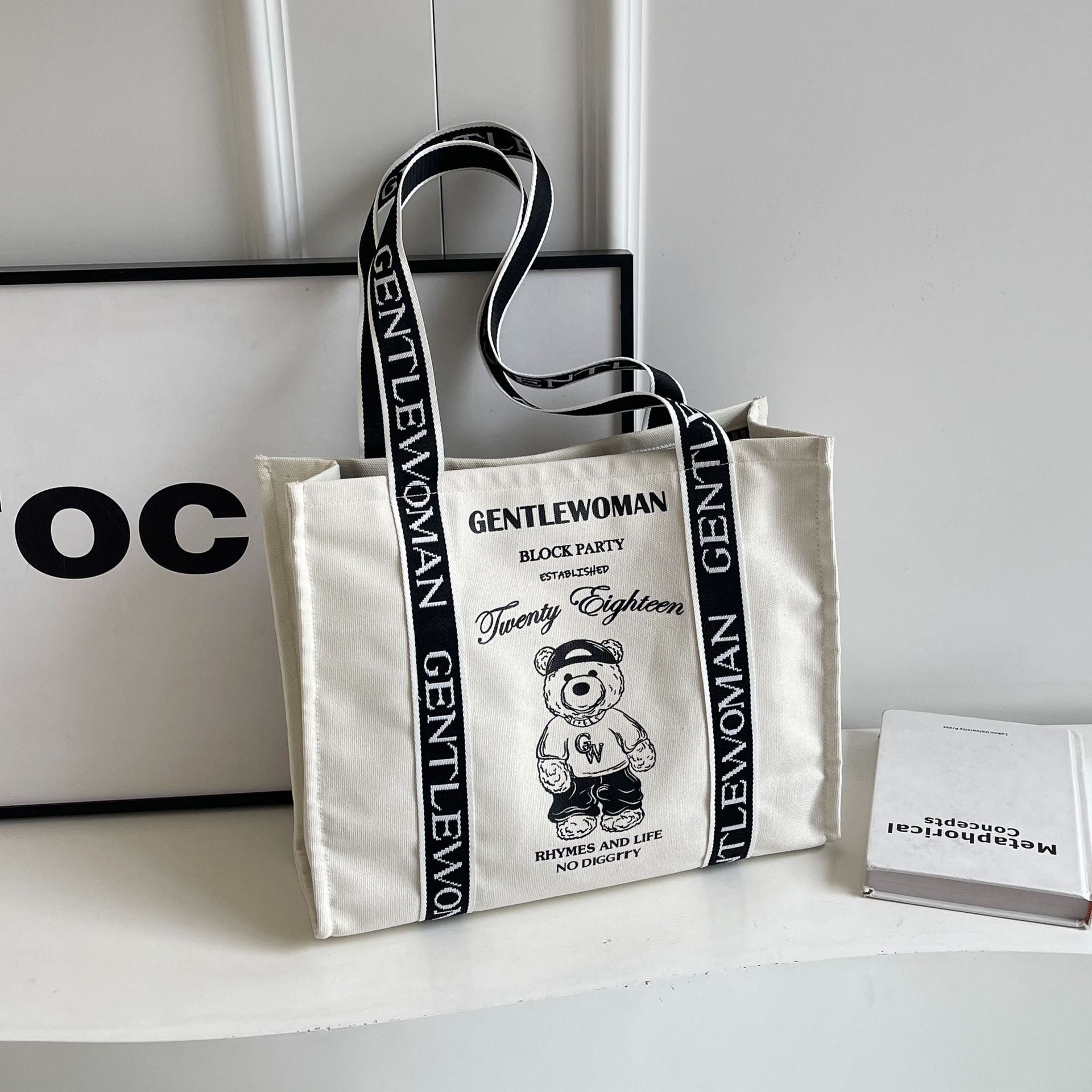 

2025 new Japanese cartoon bag women s large-capacity class tote bag versatile canvas shoulder commuter tote bag