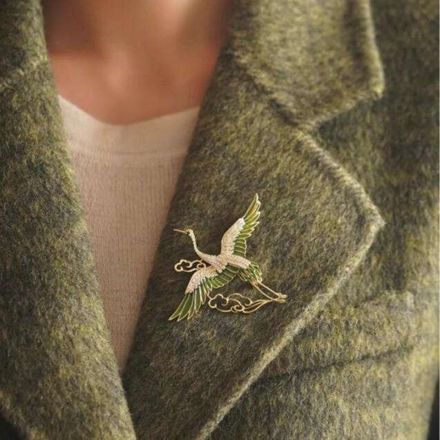Elegant Auspicious Cloud Crane Brooch: High-End Versatile Qipao & Hanfu Fashion Accessory Pin