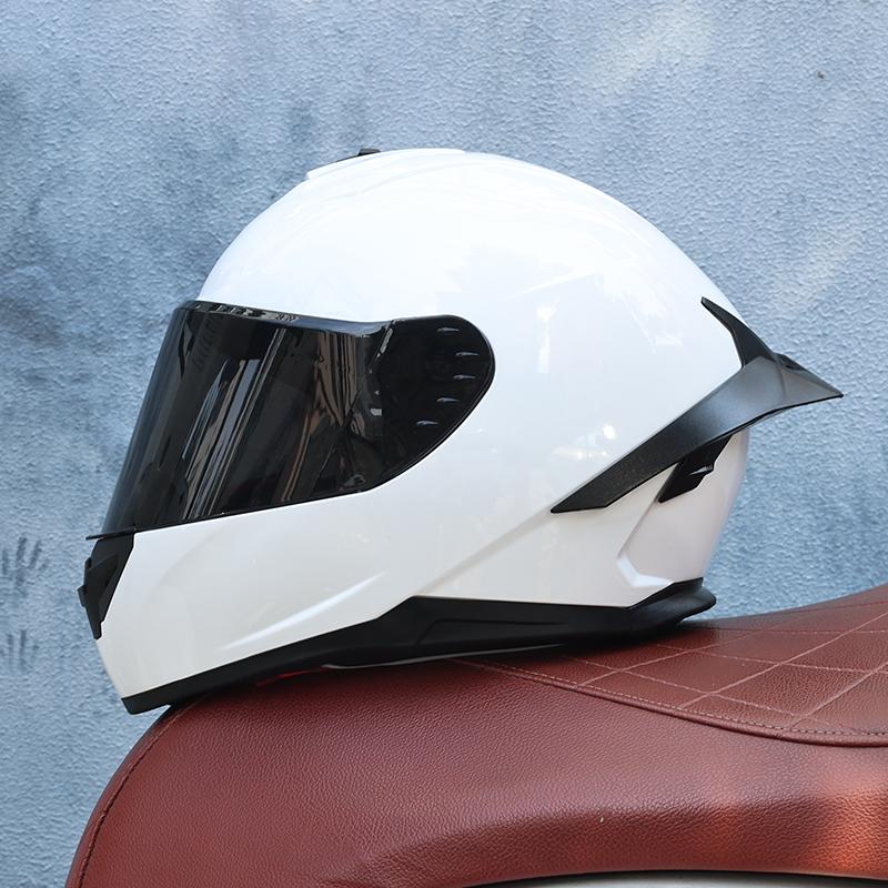 966Motorcycle helmets, men's and women's full face helmets, four season personalized large tail wing motorcycle running helmets
