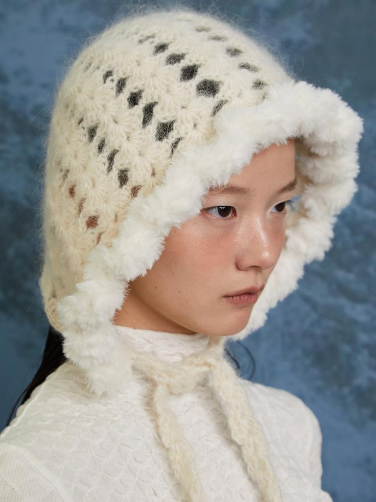 Eosseomnijeu Handcrafted Knit Bonnet Hat_Cream