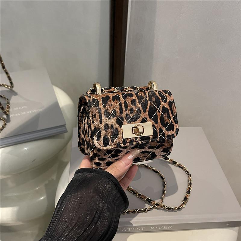 Niche design casual simple personality fashion trend small square bag autumn new women's shoulder messenger bag