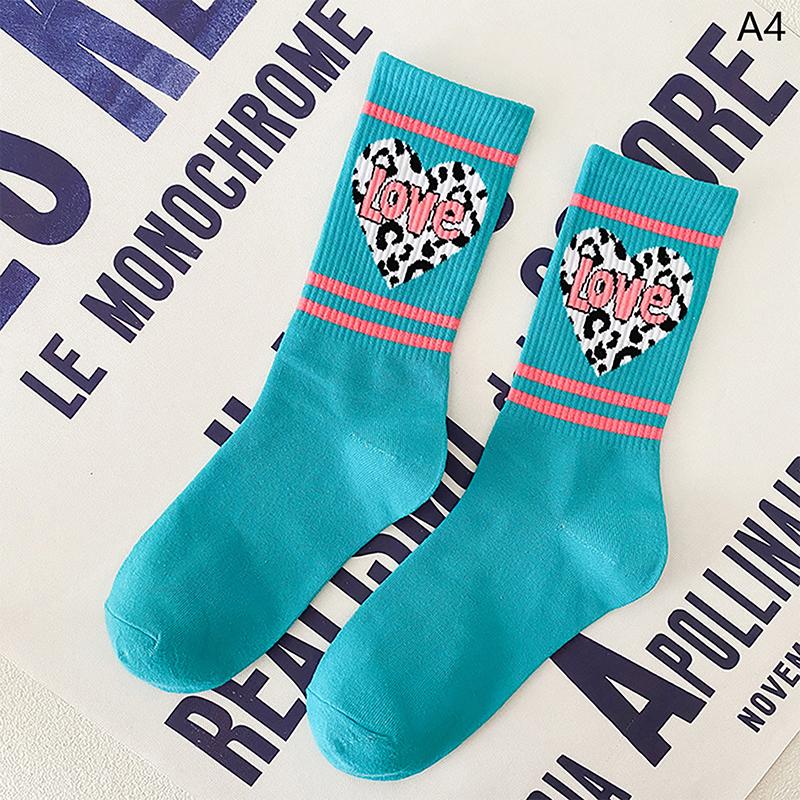Cute Female Spring and Autumn American retro personality mid-tube socks art college wind sports socks cotton socks