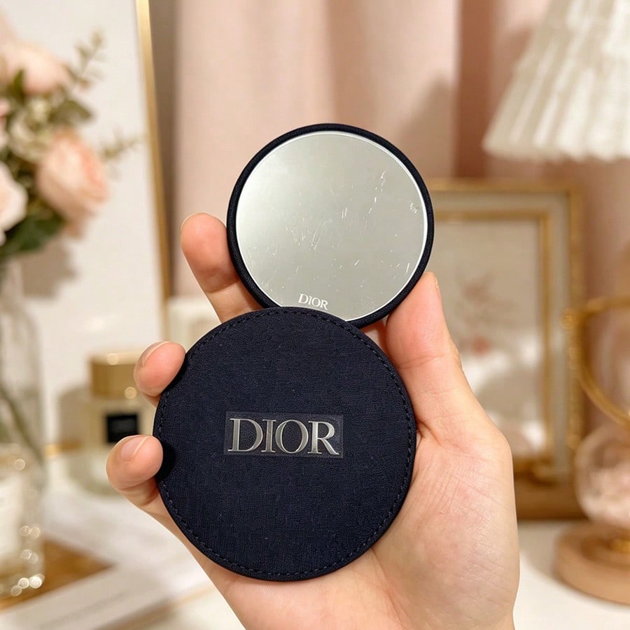 Dior 1 unidad Espejo Compacto Redondo Novedad de Marca de Belleza, Espejo de Maquillaje Portátil de Bolsillo con Tela Negra para Uso Diario en Viajes