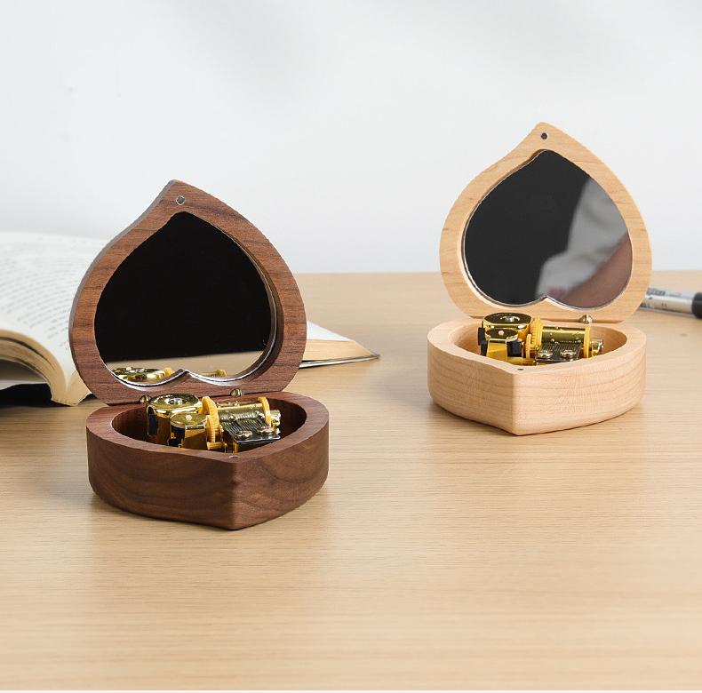 love Shape Music Box with Mirror коричневый