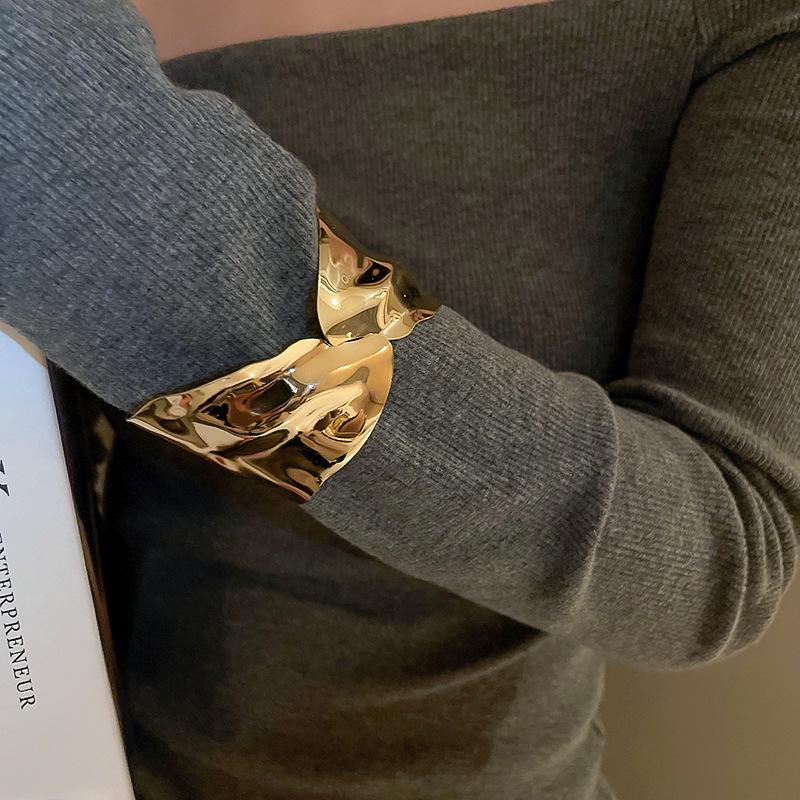 Euro-American Metal Open Armlet Bangle: Trendy Dual-Use Bracelet with Influencer Style