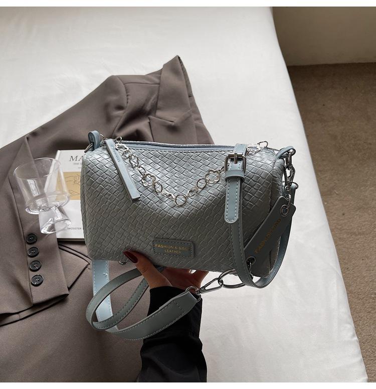 Premium Sense of Foreign Style Woven Pattern Bag Women's Trend Chain Bag 2025 New Fashion Versatile Cylinder Messenger Shoulder Bag