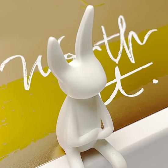 Moderne sitzende Hasenfigur, Osterhasenskulptur für das Wohnzimmer