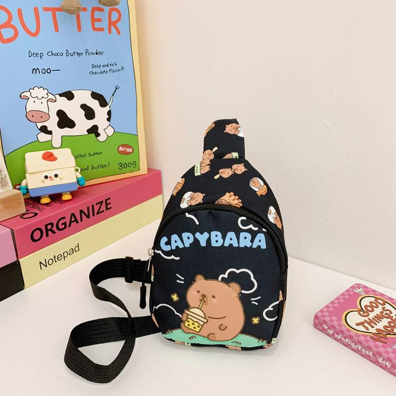 Kreslená kapybara taška přes rameno Roztomilá taška s panenkou Multifunkční úložná taška Kawaii kapybara náprsní taška Módní taška přes rameno Dárky