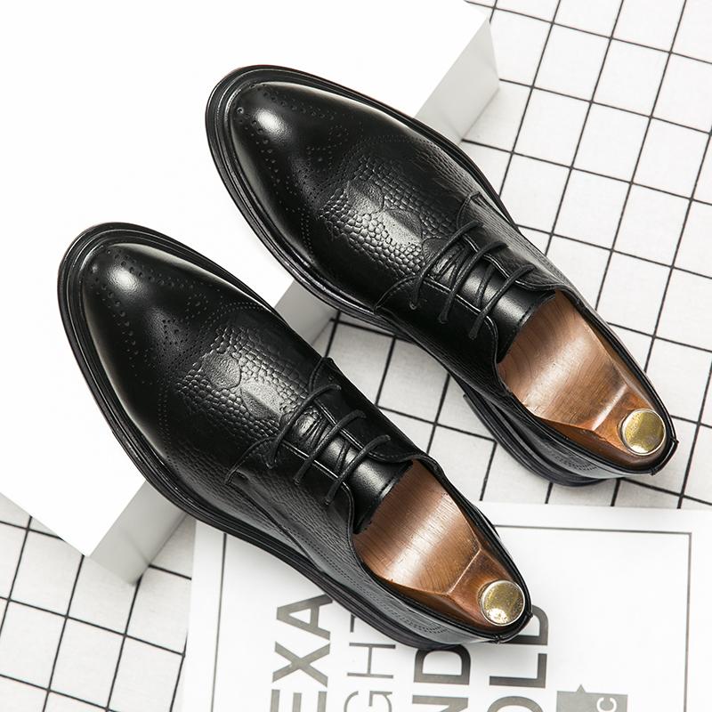 Fashion Luxury Brand British Brogues Classic Man Pointed Dress Shoes Mens Patent Leather Black Wedding Shoes Oxford Formal Shoes Fashion
