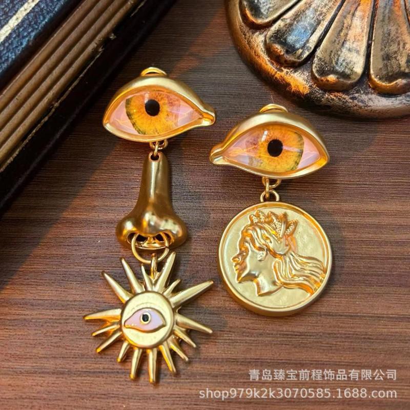Vintage Devil Eye Necklace Schiaparelli Style Retro Nose Pendant Sweater Chain