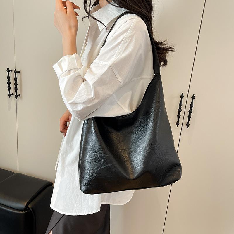 Spring and Summer Retro Large-capacity Bag Women's 2025 New Popular Fashion Versatile Shoulder Bag Temperament Tote Bucket Bag