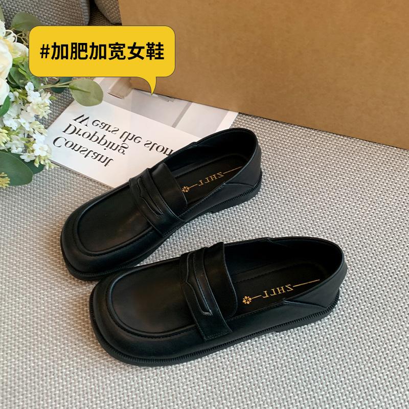 - Маленькие кожаные туфли женские весенние новые на одной педали толстоподошвенные расширенные большого размера женская обувь 35 чёрный