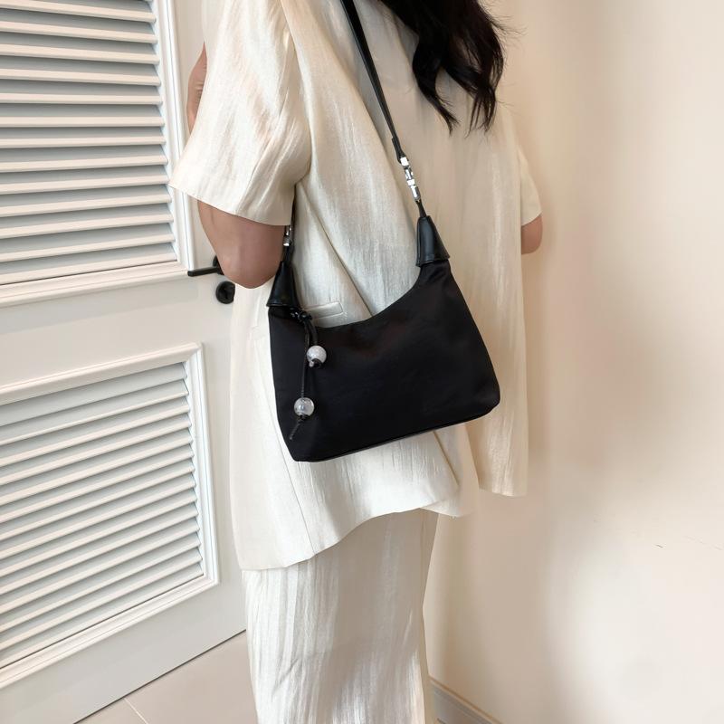 2025 new Chinese style small bag women's autumn fashion messenger bag versatile portable dumpling bag