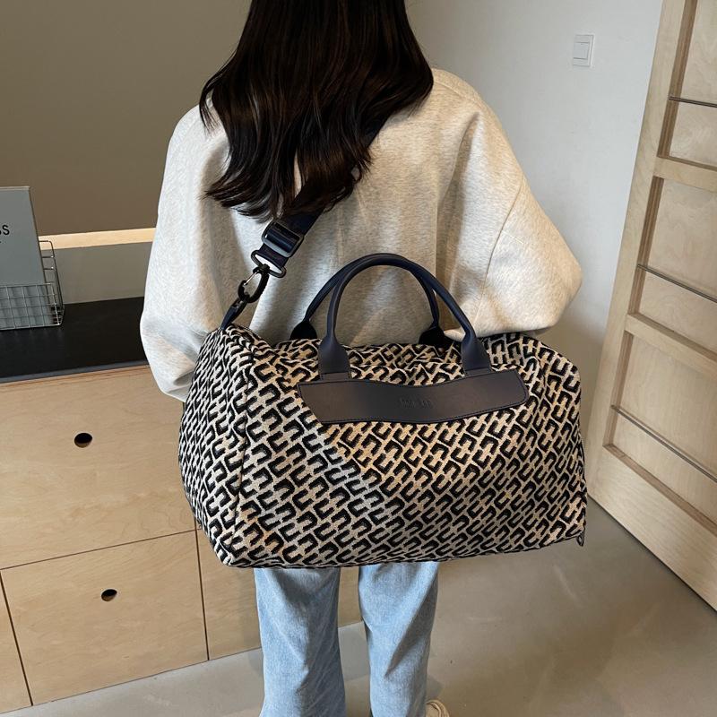 Personalized and Casual Design Dry-wet Separation Fitness Bag for Outings, Large-capacity Hand-held Travel Bag with Shoe Compartment